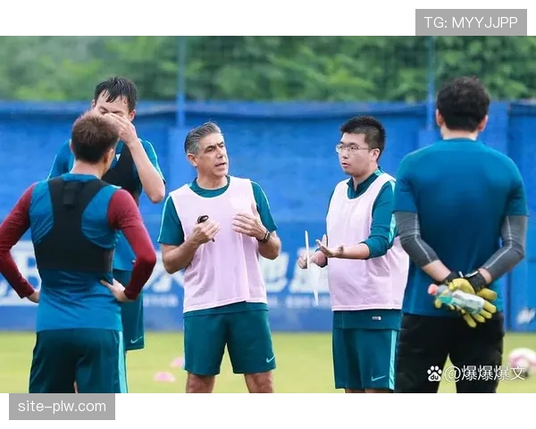 世界杯新军集体亮相 乌兹别克斯坦青训成果迎验收